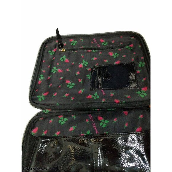 BETSEY JOHNSON Tablet Case - Zip Around - Picture 3 of 4